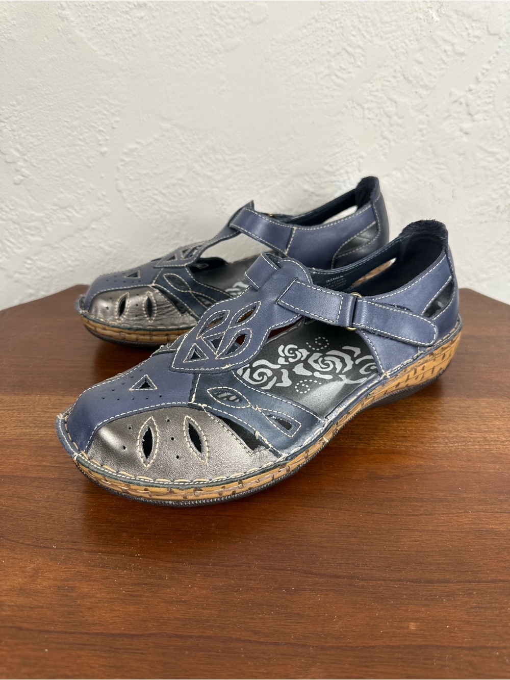 Women’s Propet Navy and Silver Comfort Cutout Mary Jane Shoes sz 10
